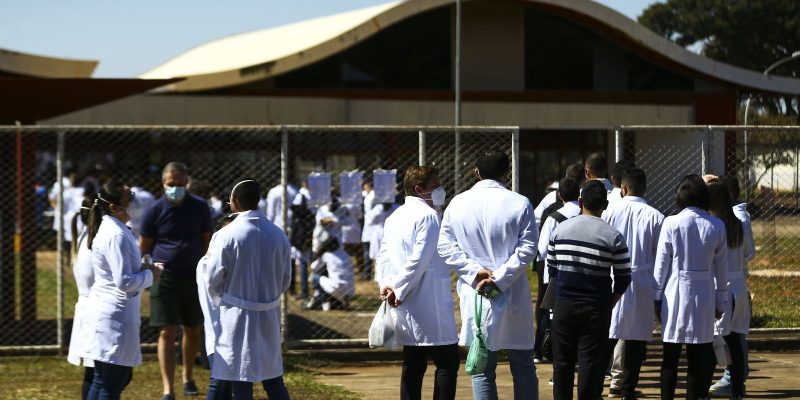 Aumento do número de médicos não reduziu desigualdades, diz pesquisa