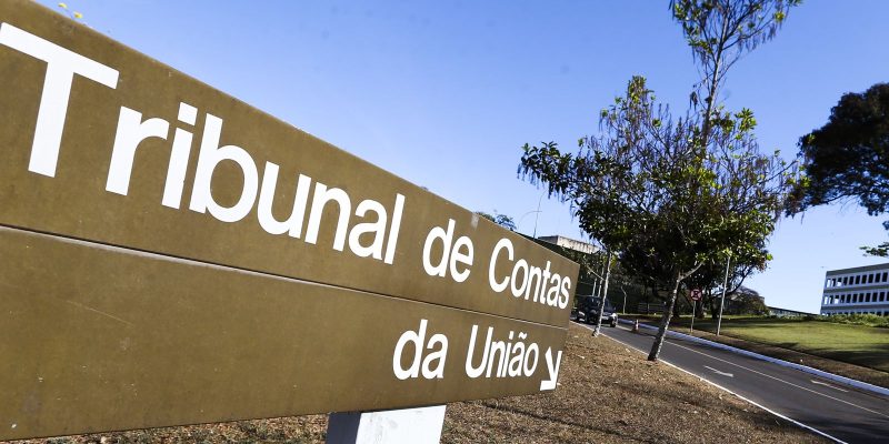 TCU vai apurar gastos de Bolsonaro com cartão corporativo