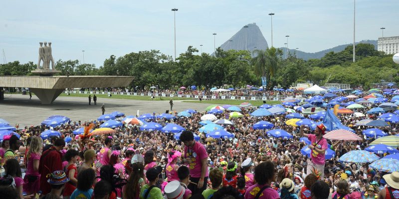 Rio tem 41 blocos de rua nesta segunda-feira de carnaval