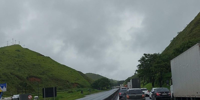 Após interdição, Via Dutra é liberada parcialmente