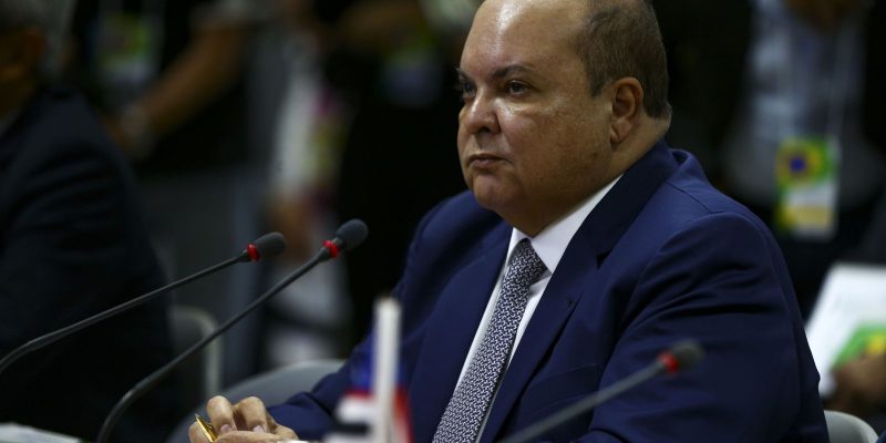 Moraes determina retorno de Ibaneis ao cargo de governador do DF
