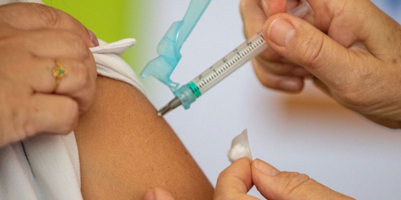 Covid-19: vacina bivalente está disponível para públicos prioritários
