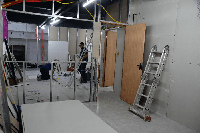 SECRETARIA DE DESENVOLVIMENTO URBANO E CONTROLADORIA PASSAM POR OBRAS NO PÁTIO DA PREFEITURA DE RESENDE