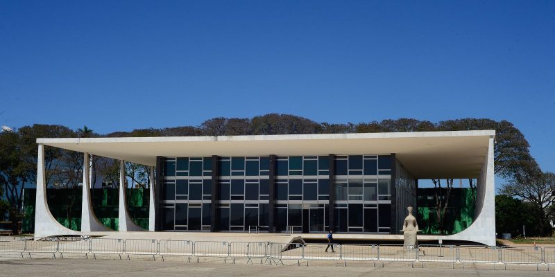 Ministros do STF e governo defendem redes reguladas; empresas rebatem