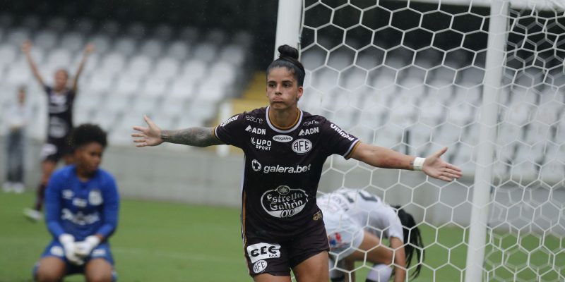 Patrícia Sochor leva Ferroviária à liderança do Brasileiro Feminino