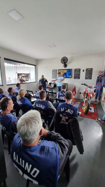 Volta Redonda inicia curso gratuito de pilotagem segura para motociclistas