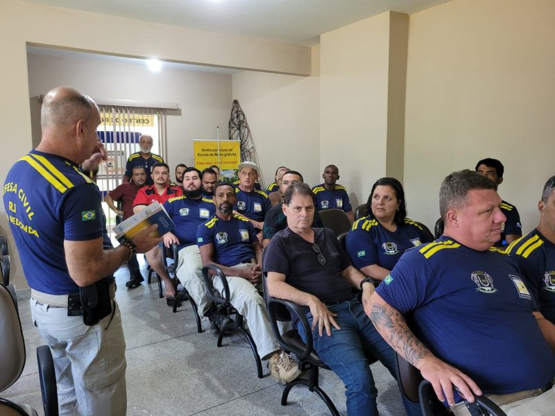 Defesa Civil de Volta Redonda realiza seminário interno de protocolos sobre período de alerta