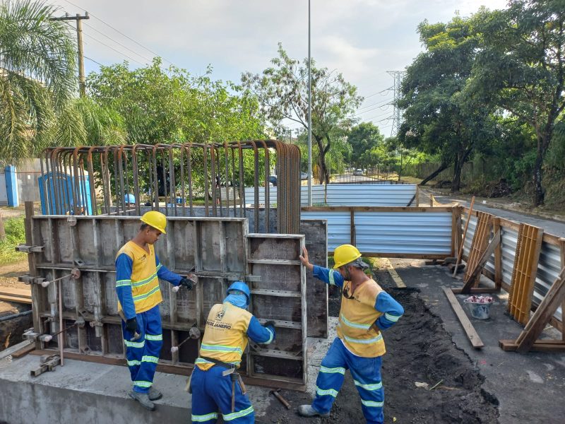 Volta Redonda: alça do Viaduto Heitor Leite Franco começa a ganhar pilares e estrutura da rampa de descida