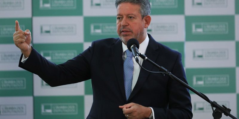 Lira quer mais deputados em comissões mistas para destravar MPs