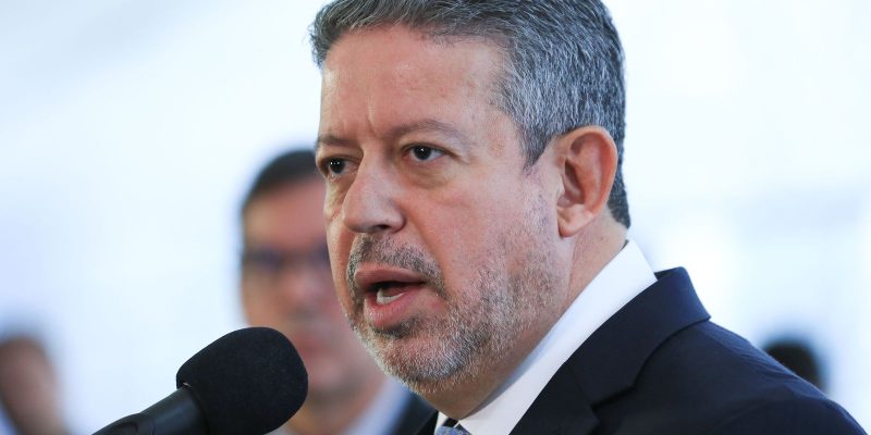 Lira diz ao STF que tramitação de MPs é assunto interno do Congresso