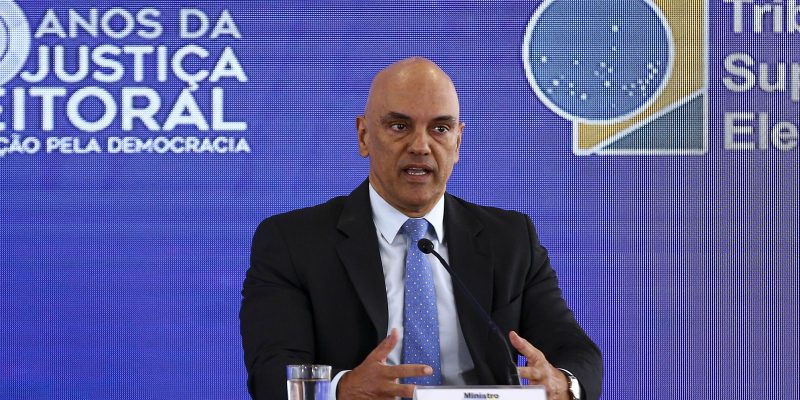Moraes autoriza Torres a ficar em silêncio em depoimento à CPI