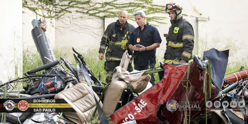 Helicóptero cai na região central de São Paulo e deixa quatro mortos