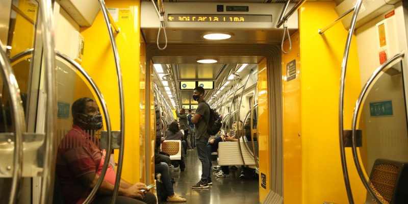 São Paulo retira obrigatoriedade de máscaras no transporte público
