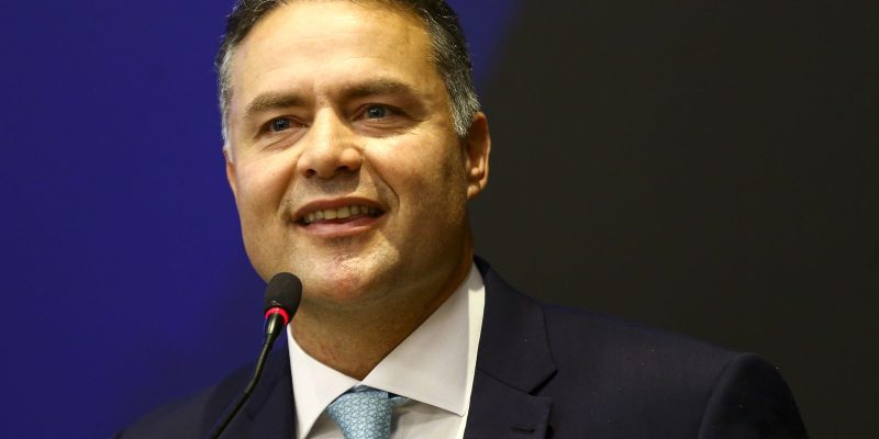 Renan Filho não crê em construção de trem-bala com recursos privados