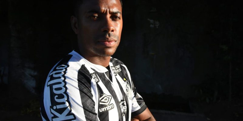 Defesa de Robinho entrega passaporte ao STJ