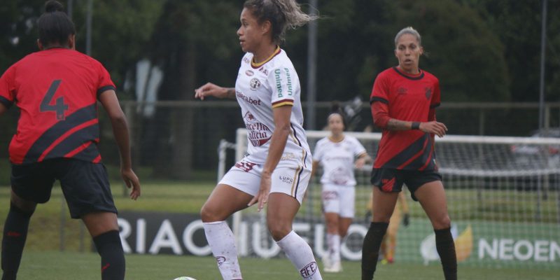 Brasileiro feminino: Ferroviária vence Athletico-PR e assume liderança