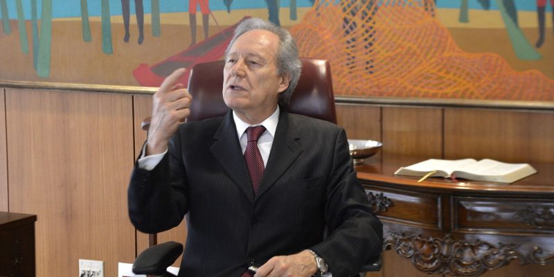 Um dia após deixar STF, Lewandowski recebe carteira da OAB