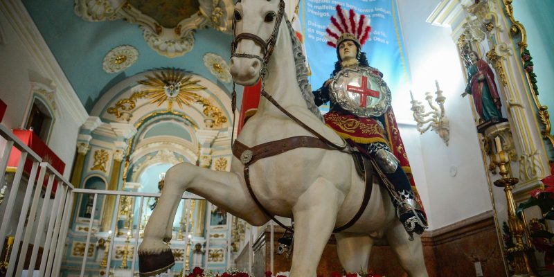 Venerado por católicos e religiões afro, São Jorge é ícone pop