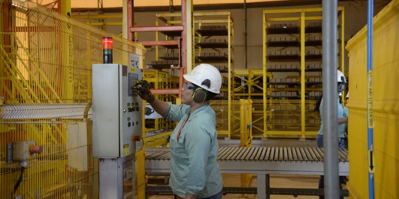 Produção industrial caiu 0,2% em fevereiro