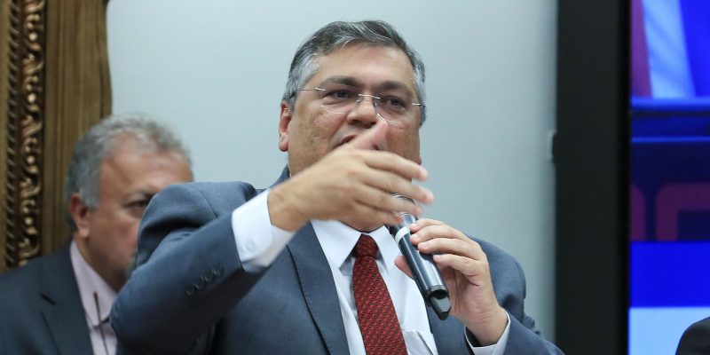 Dino exige de redes sociais retirada de mensagens de ameaça a escolas