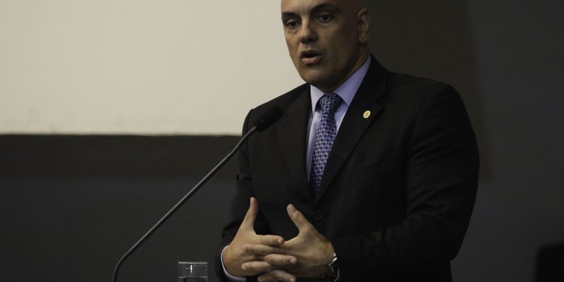 Moraes determina quebra do sigilo de imagens de vandalismo no Planalto