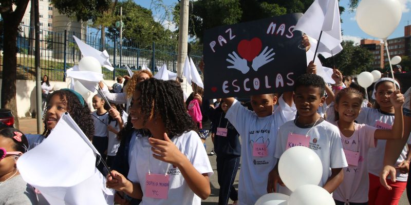Caminhada em Paraisópolis chama atenção para cultura de paz na escola