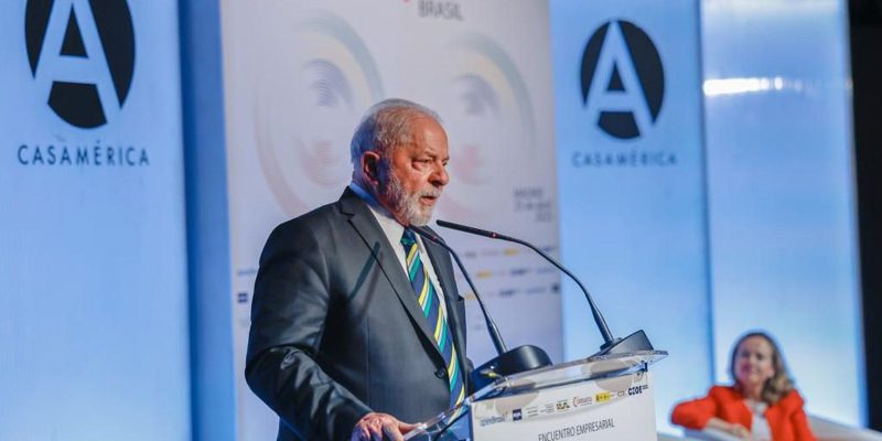 Lula diz que conversará com Macron sobre acordo entre Rússia e Ucrânia