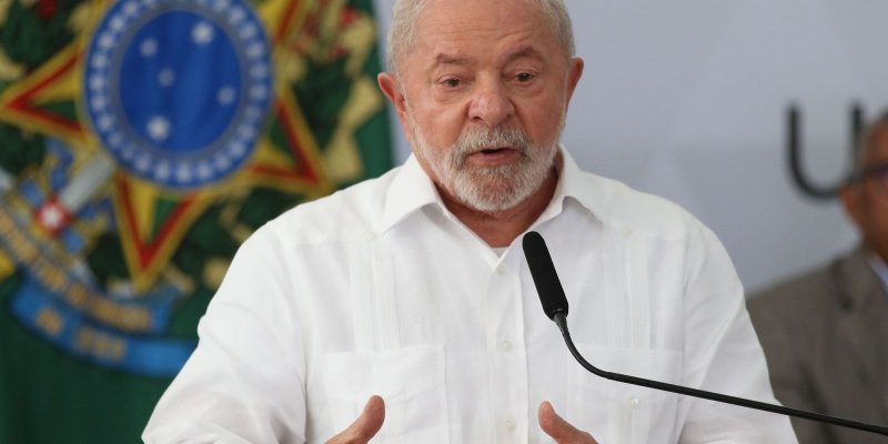 Lula vai a Londres acompanhar coroação do Rei Charles III