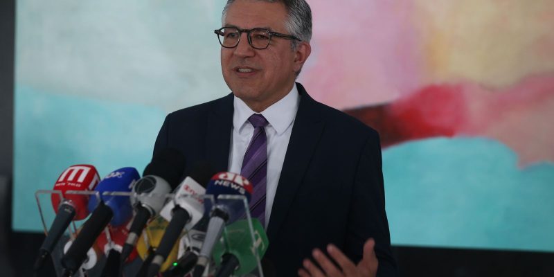 Padilha elogia relatório de MP que reestrutura governo