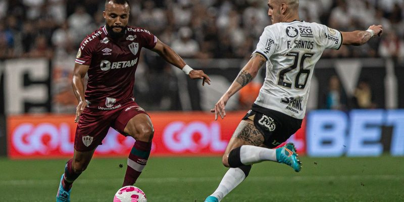 Fluminense enfrenta Corinthians tentando retomar o caminho das vitórias