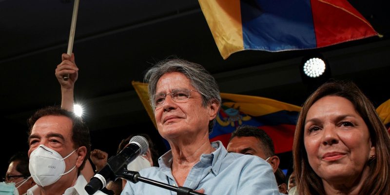 Presidente do Equador dissolve Parlamento e antecipa eleições