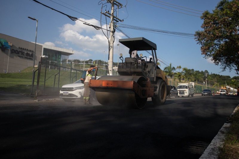 Volta Redonda avança com asfaltamento em vários bairros