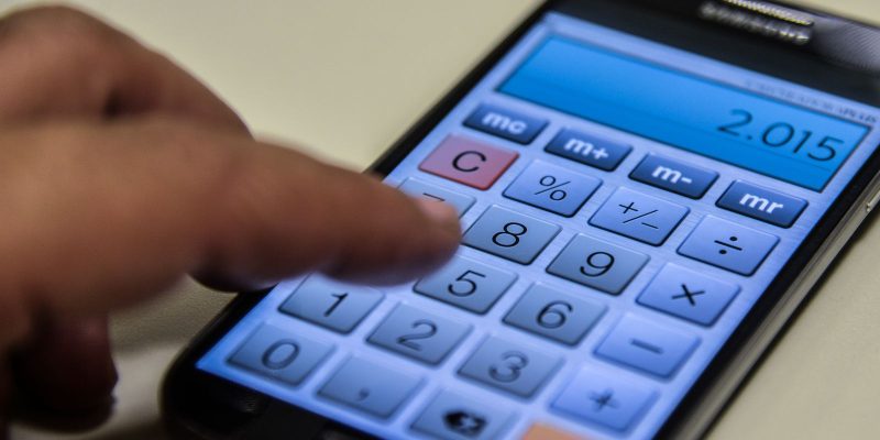 MP eleva isenção de IR para R$ 2.640 e taxa rendimentos no exterior