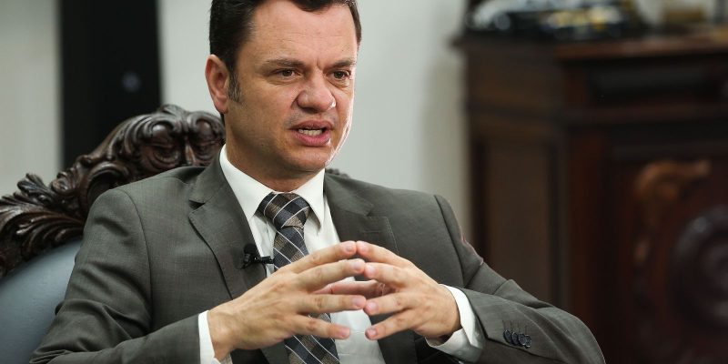 Torres deixa sede da PF após depoimento sobre ação da PRF nas eleições