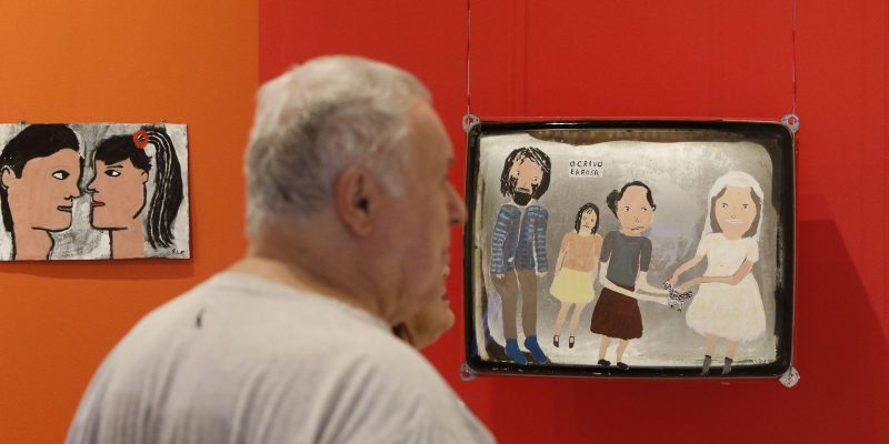Artista alagoana expõe no Rio pinturas sobre novelas e cotidiano rural