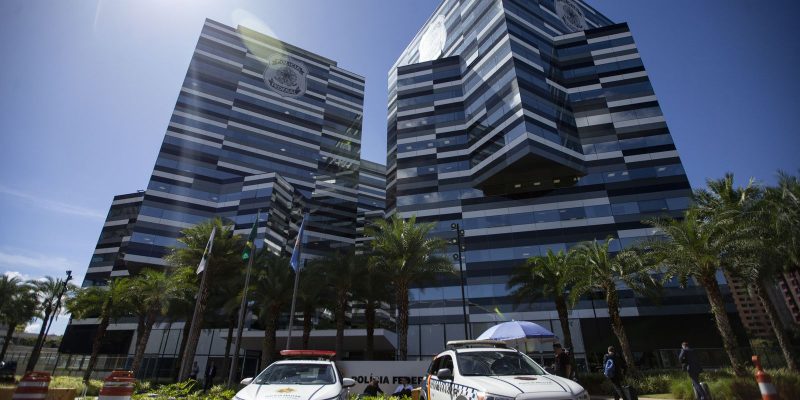 Bolsonaro deixa sede da Polícia Federal após mais de 3 h de depoimento