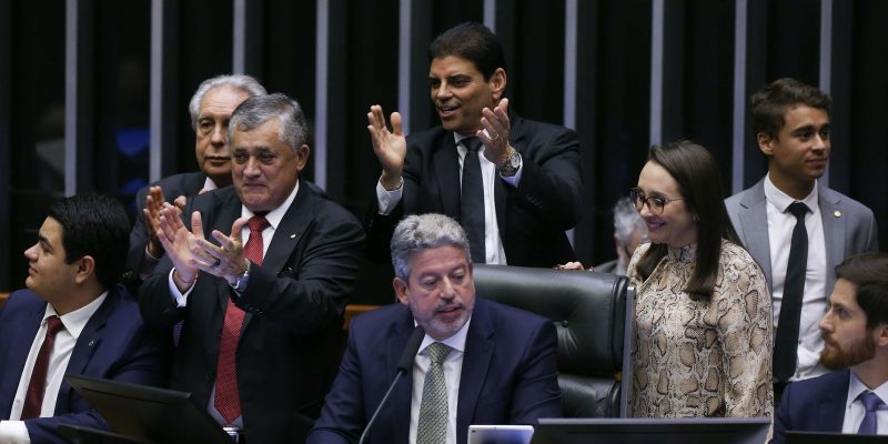 Câmara aprova urgência para projeto do arcabouço fiscal