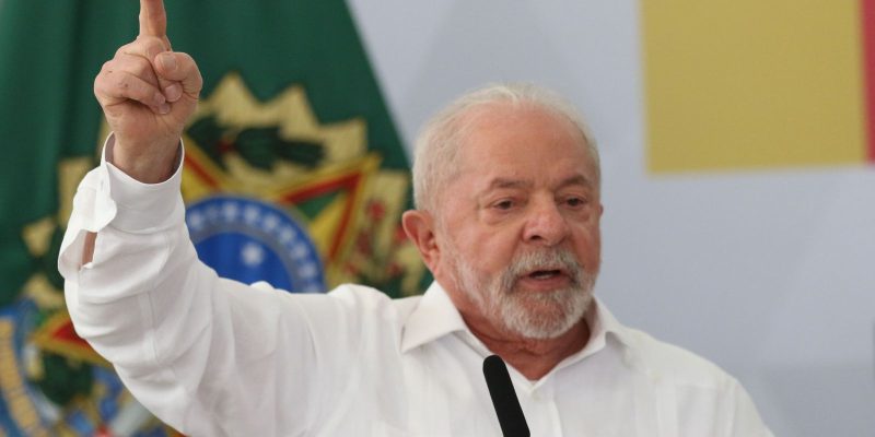 Lula reclama em reunião no Conselhão que não se pode falar de juros