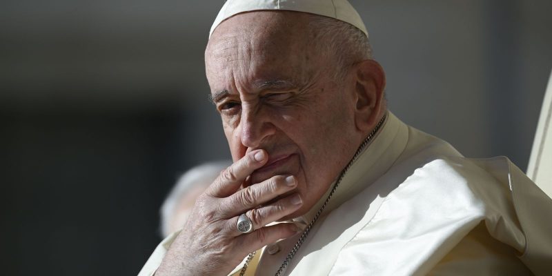 Papa Francisco será submetido a cirurgia intestinal de última hora
