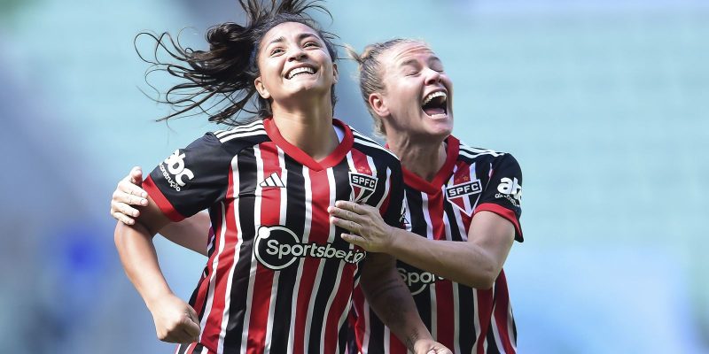 Brasileiro Feminino: São Paulo derrota Palmeiras e alcança semifinal