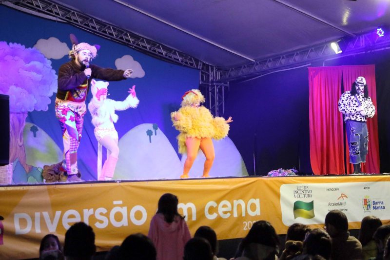 Espetaculo Os Saltimbancos leva magia e encantamento a Barra Mansa