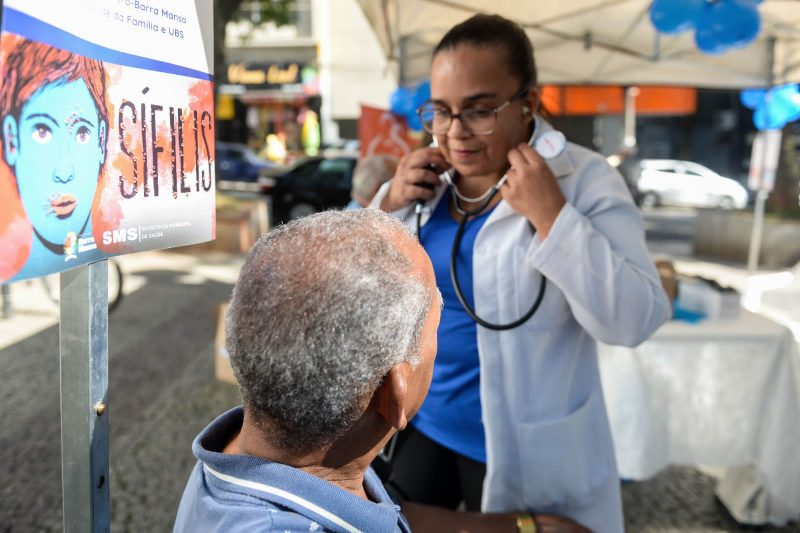 Prefeitura realiza conscientizacao sobre a doenca na Praca da Matriz