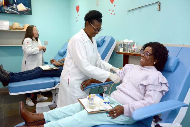 Vice prefeita Fatima Lima participa de doacao de sangue – Barra