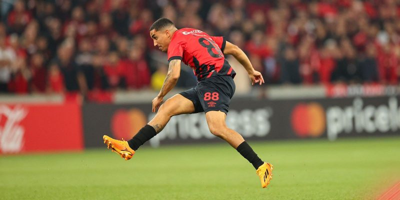 Athletico-PR vence Libertad para avançar às oitavas da Libertadores