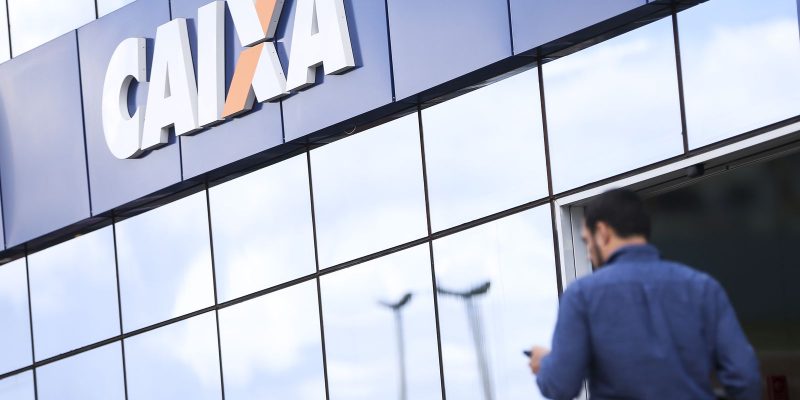Lula pede que Caixa suspenda tarifa de Pix para empresas privadas