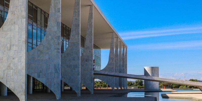 Governo federal se retrata por elogio à militar acusado de tortura