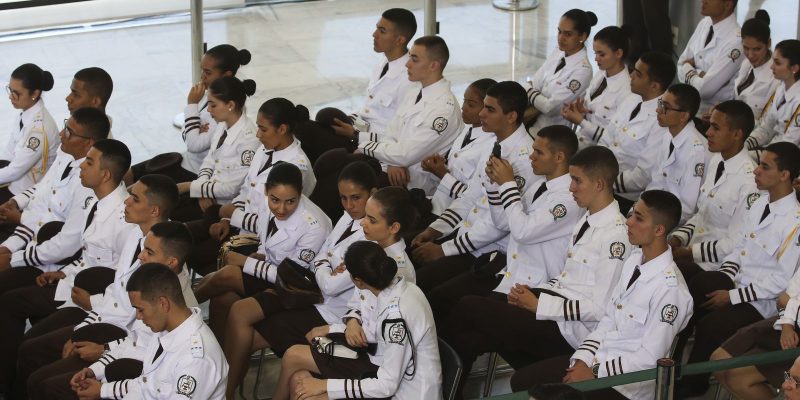 MPF ajuíza ação contra "padrão estético" em escolas públicas militares