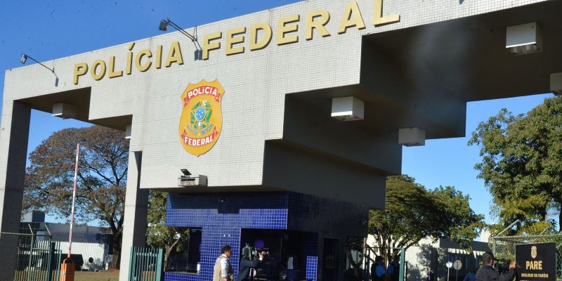 PF apreende grande quantidade de maconha e armas no Paraná