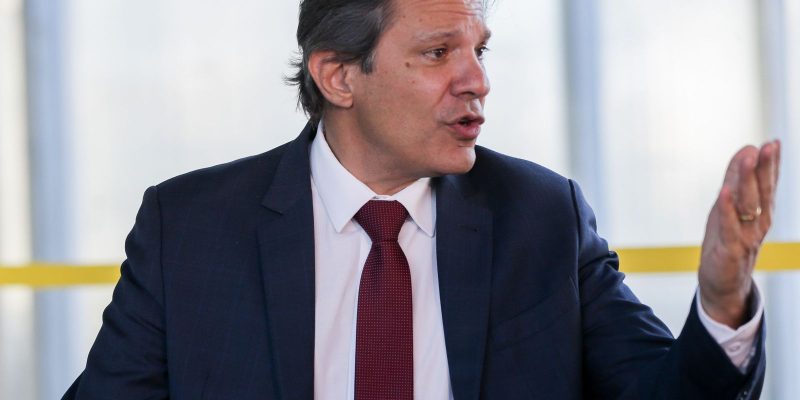 "Desaceleração da economia pelo BC chegou forte", avalia Haddad