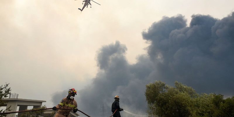Incêndios florestais provocam mortes e destruição no Mediterrâneo